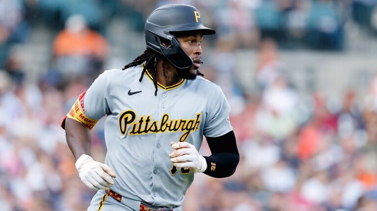 Pirates' Oneil Cruz gets taken out of game for baserunning blunder, admits he lost track of outs