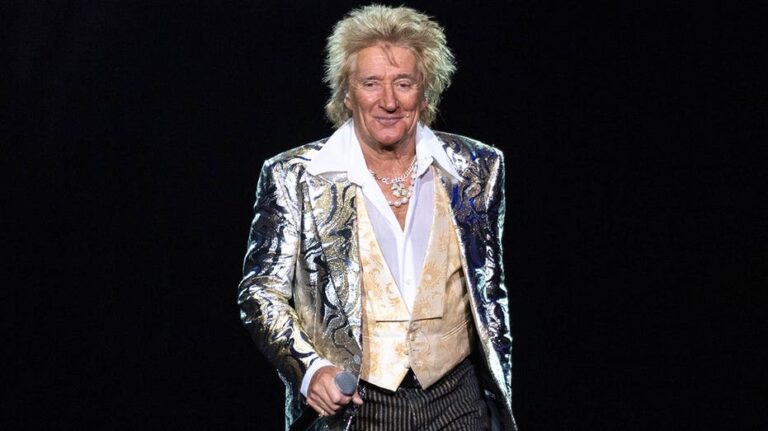 Rod Stewart cancels second concert on doctor's orders