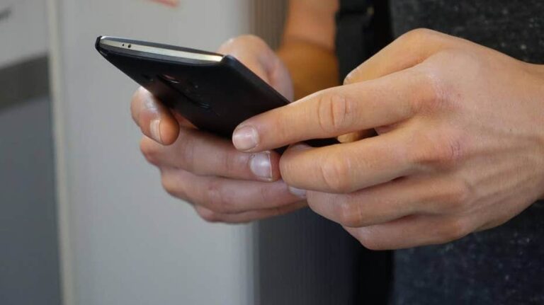 5 phone settings to change right now for a safer smartphone