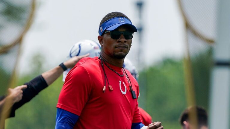 Colts' Anthony Richardson recovers from injury setback as QB competition with Daniel Jones heats up: report