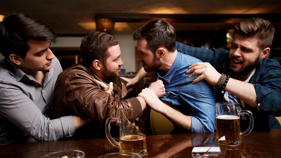 Bartenders' strong but silent message to drunk patrons sparks heated viral debate