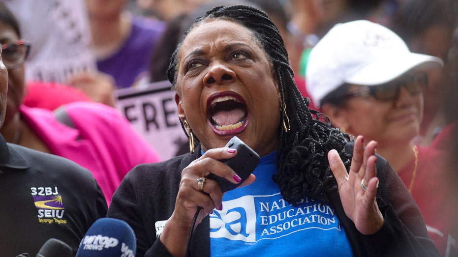Republican lawmakers to introduce bill to repeal largest teachers union's federal charter