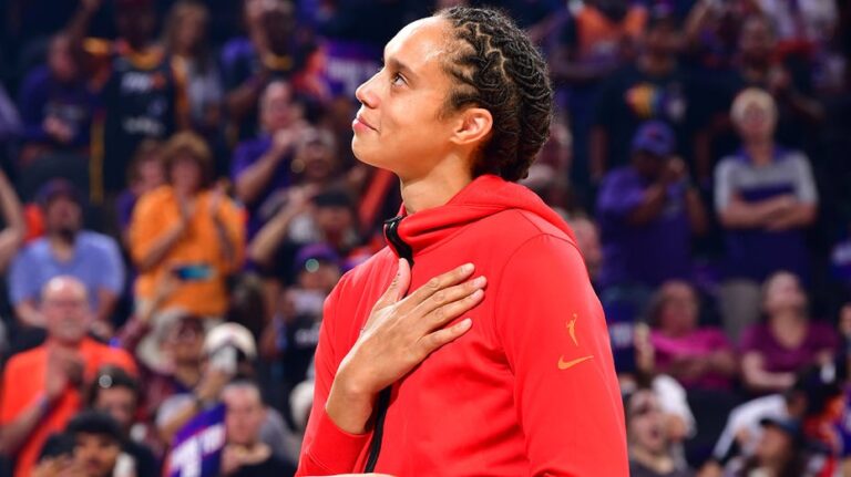 Brittney Griner honored in Phoenix return, leads Dream to win over former Mercury