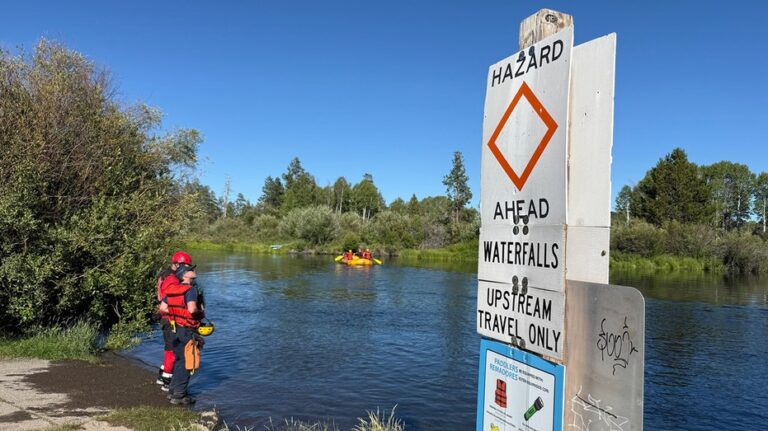 6 swept over Oregon waterfall; 1 dead and 2 missing