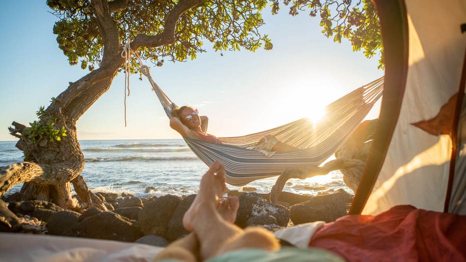 8 portable hammocks for relaxing in nature