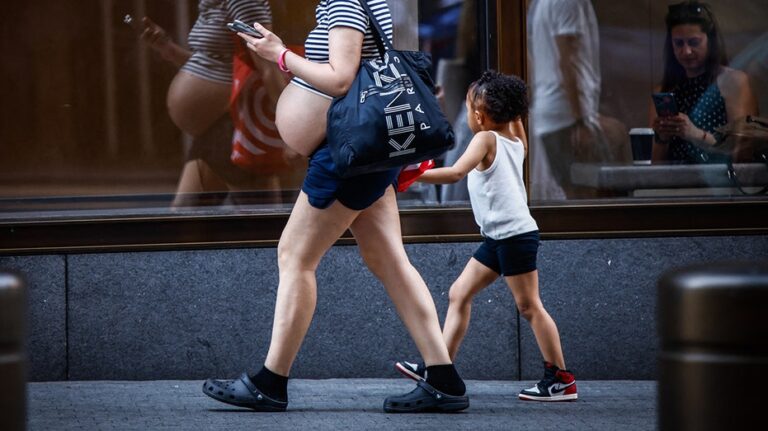 Red state now offers preferred parking for pregnant women