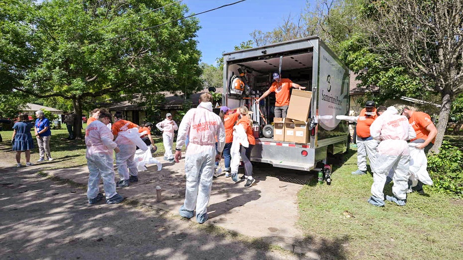 Samaritan's Purse volunteers bring faith and supplies to Texans in need