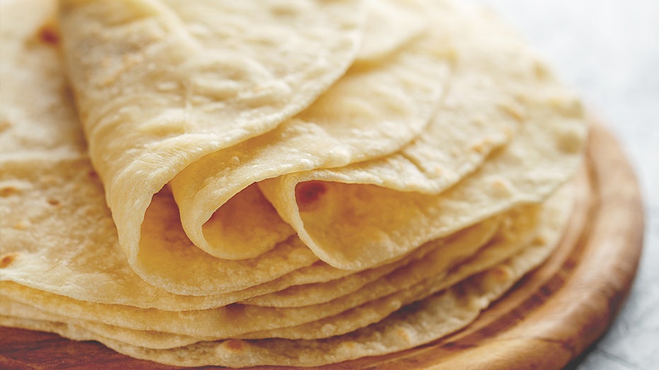 Teen goes viral after bringing 200 tortillas on flight from Texas: 'Just went on through'