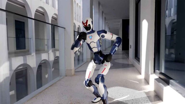 Humanoid robot turns heads at NYC sneaker store