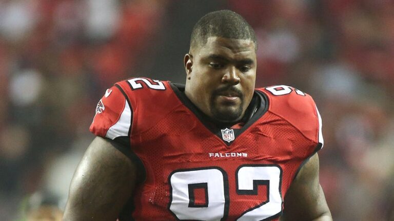 South Carolina assistant coach, ex-NFL player Travian Robertson hospitalized after car accident