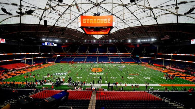 Syracuse defender's 'suspicious' injury during Tennessee game draws sharp criticism from announcers