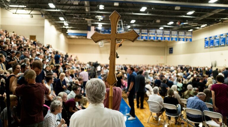 Liberal figures lambast 'prayers' in wake of Minnesota church shooting