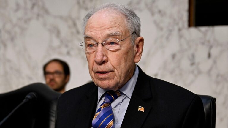 Top GOP senator defies Trump demand to bend Senate rules for his court picks