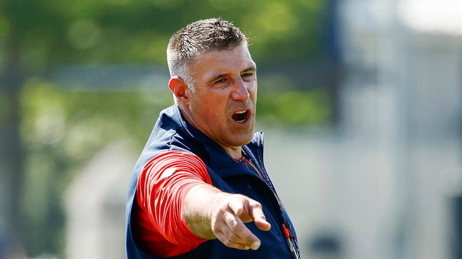 Drake Maye says Mike Vrabel's bloodied face after he rose from pile at practice was reminiscent of Trump rally
