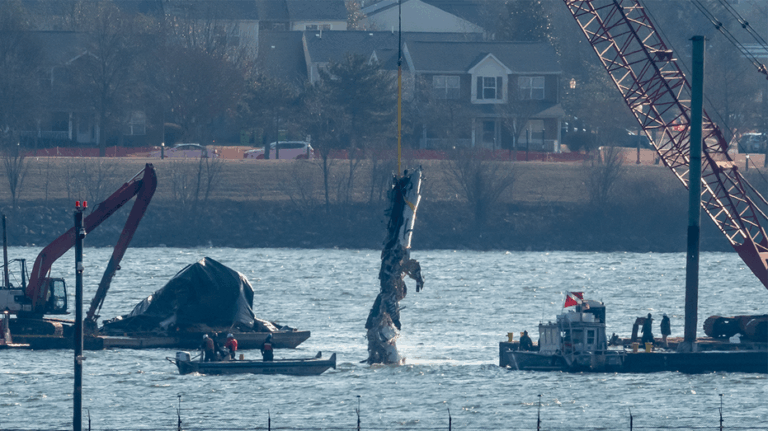 Air traffic controller should have warned plane of Army helicopter's path ahead of fatal DC crash: FAA