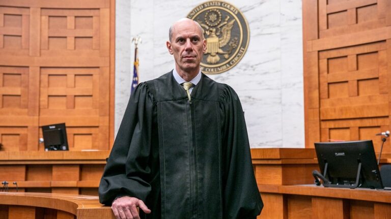 US appeals court blocks Trump contempt proceedings ordered by Boasberg
