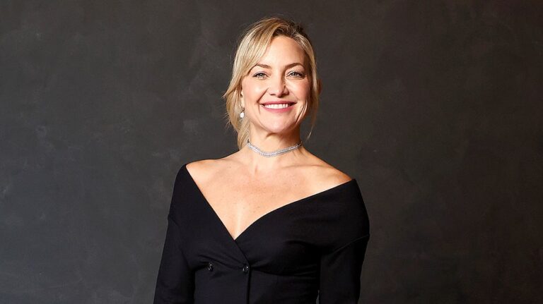Kate Hudson shows off bikini body in steamy send-off to summer