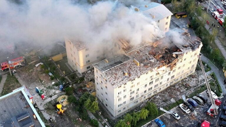 Russian drone strikes kill 7 in Kharkiv during Zelenskyy's White House meeting with Trump