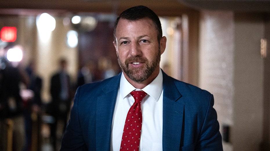 GOP Sen. Markwayne Mullin, former MMA fighter, skips seat belts in DC over carjacking fears