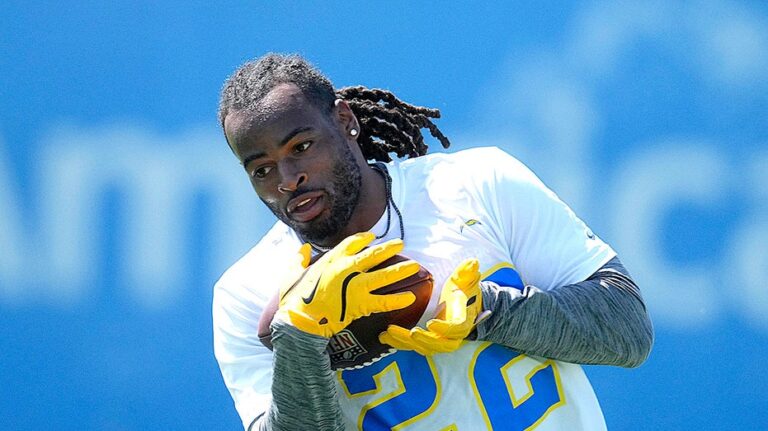 Chargers' Najee Harris runs drills for first time since eye injury in Fourth of July mishap
