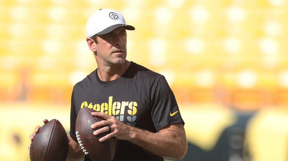 Aaron Rodgers issues warning shot to Steelers offensive line after teammate's training camp knockdown