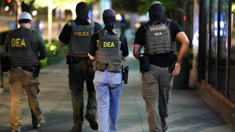 Trump's federal crime operation brings 100 arrests, 800 National Guard troops to Washington