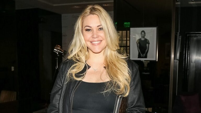 Shanna Moakler shows off hot romance with soap star boyfriend on Bahamas vacation