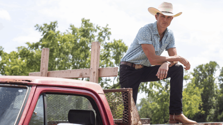 Suspect took ‘specific’ actions before fatal attack on country singer's mom, former FBI agent says