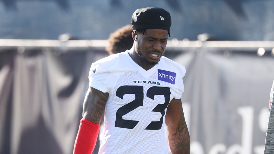 Texans' C.J. Gardner-Johnson carted from West Virginia training camp finale with possible leg injury: report