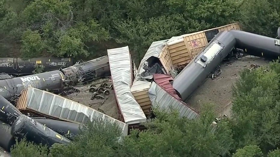 Smoke pours from train derailment in Palo Pinto County, Texas