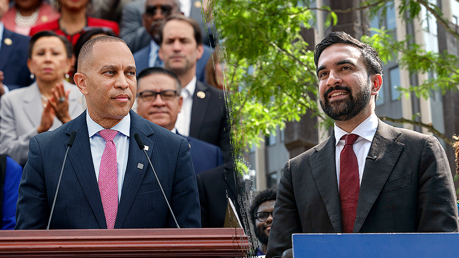 Vulnerable Democrats hammered with scathing ad handcuffing them to Mamdani, Jeffries