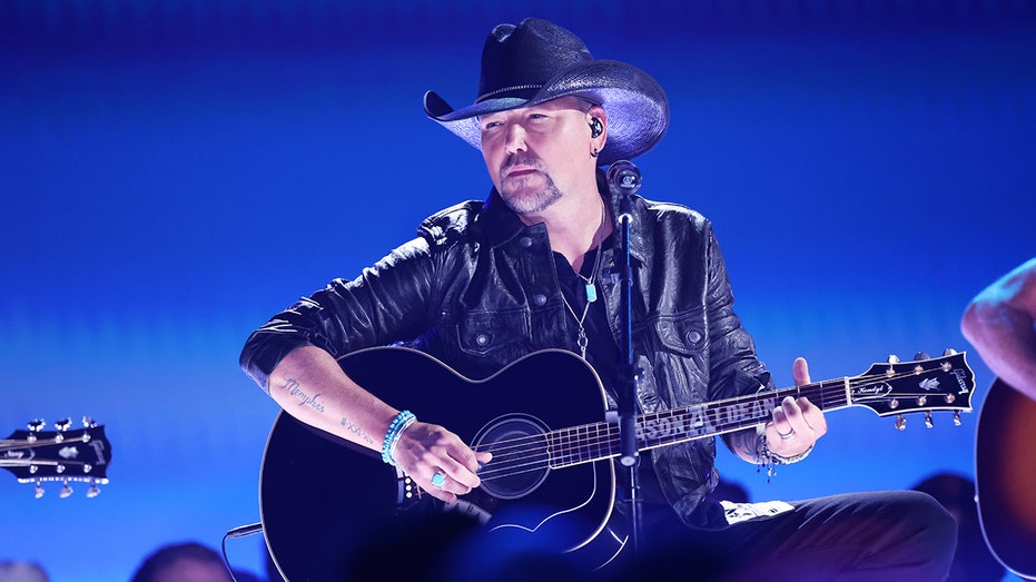 Jason Aldean discloses he suffered breakdown months after deadly 2017 Las Vegas shooting