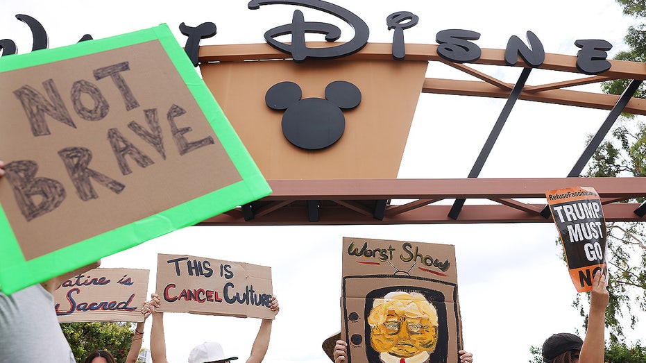 Protesters rally outside Disney, Jimmy Kimmel's studio to demand late-night host's reinstatement