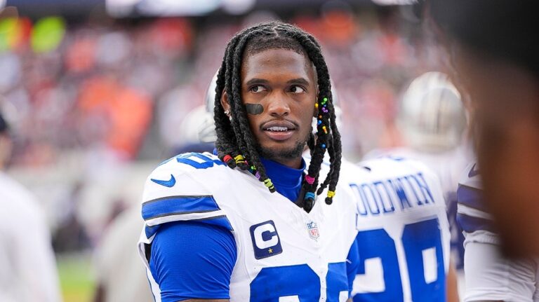 Cowboys' CeeDee Lamb could miss 3-4 weeks after suffering high ankle sprain in loss to Bears: report