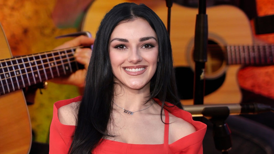 Country artist refuses to 'bend the knee' when told to remove American flag from social media