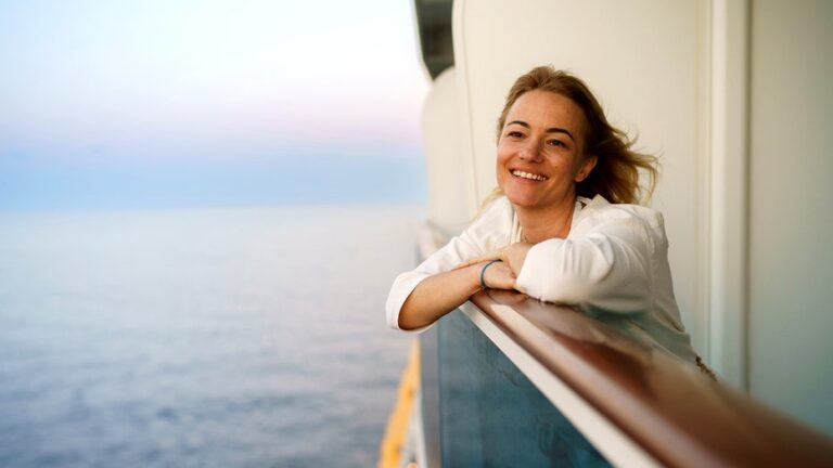 'Disgusting' cruise habit divides social media, plus wedding guest scolded by groom's mom