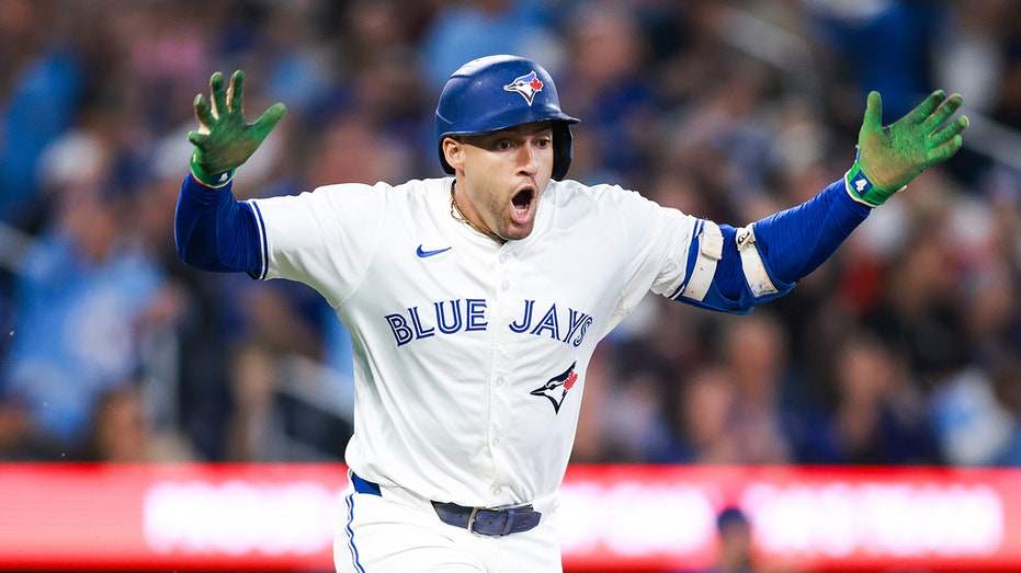 Blue Jays' George Springer appears to accuse umpire of wanting Yankees to win division after questionable call