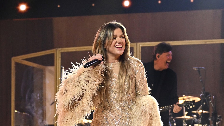 Kelly Clarkson shares emotional message in first social media post since ex-husband Brandon Blackstock's death