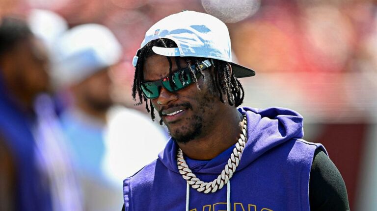 Lamar Jackson apologizes for pushing fan who hit his helmet during Ravens loss: 'Just chill next time'