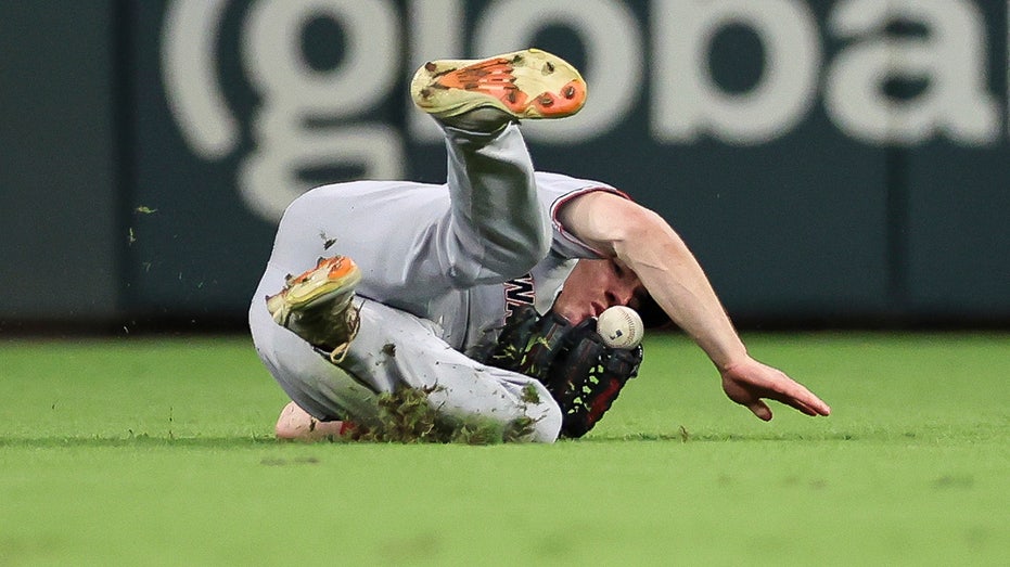 Nationals' Jacob Young shows off incredible concentration to make bobbling catch for 2nd straight game