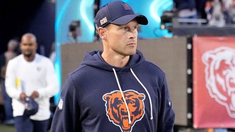 Peyton Manning criticizes Bears for lack of situational awareness late in loss to Vikings