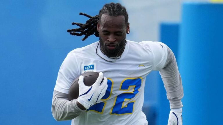 Chargers' Najee Harris suffers gruesome injury in game vs Broncos