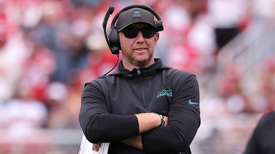 Jaguars players separate coach Liam Coen from 49ers assistant Robert Saleh after game
