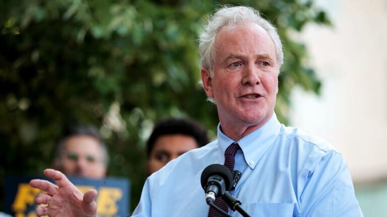 Senate progressive accuses Trump of ‘mafia-style blackmail’ in shutdown fight