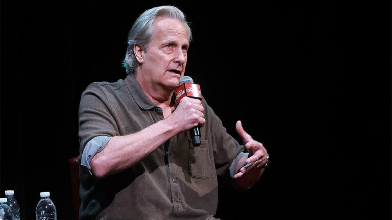 Jeff Daniels slams Trump's 'decency' after performing 'No Kings' song on MSNBC