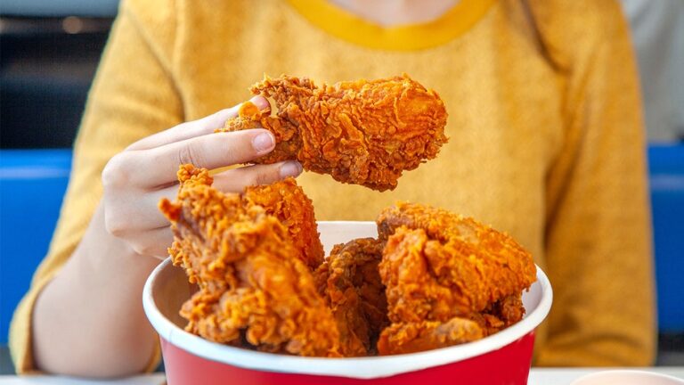Americans changing how they order chicken, plus tourist falls into canal in viral mishap