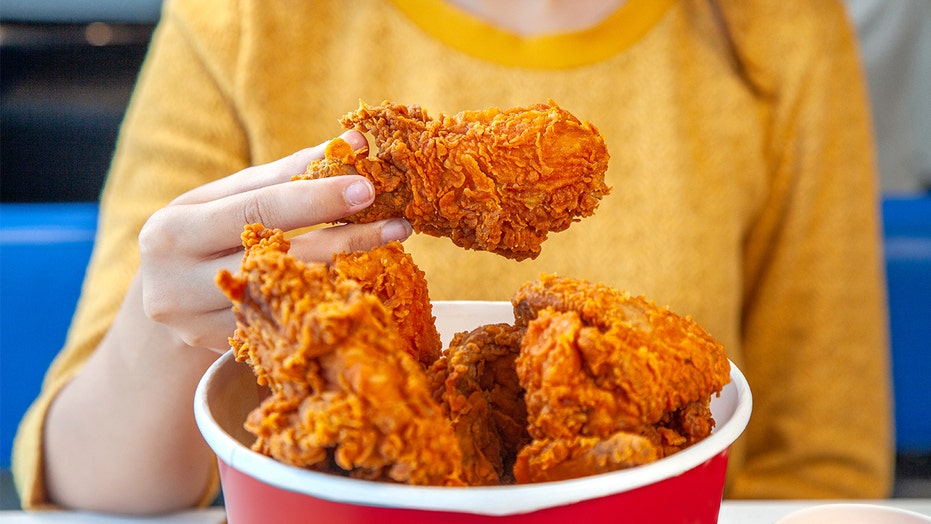 Americans changing how they order chicken, plus tourist falls into canal in viral mishap