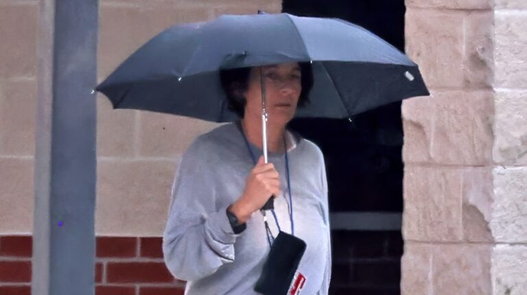 Ghislaine Maxwell gets 'hotel' guest treatment at 'Club Fed' prison, consultant says