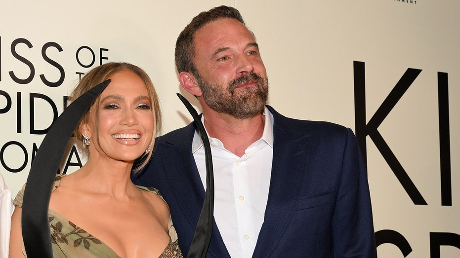 Jennifer Lopez, Ben Affleck reunite on red carpet after divorce
