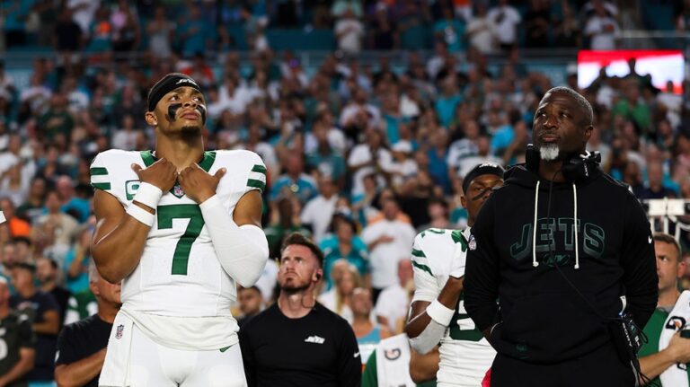 Jets' quarterback situation takes bizarre turn days after Aaron Glenn's tense back-and-forth with media